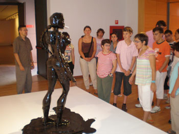 Comenzando la visita a la Exposición, con el magnífico guía y amigo Jaime.